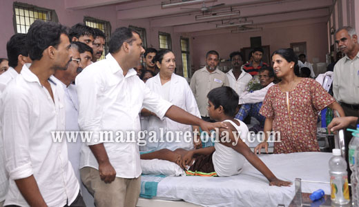 Khader visits Wenlock Hospital